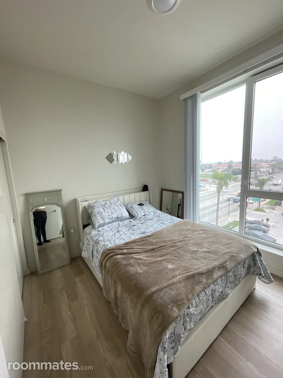 Profile photo 13 of 16