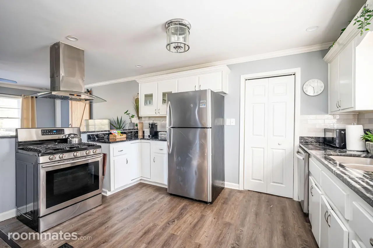 Profile photo 4 of 8