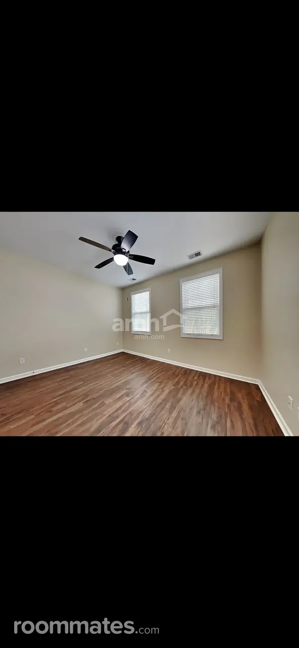 Profile photo 4 of 8