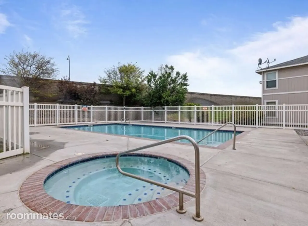 Profile photo 10 of 11