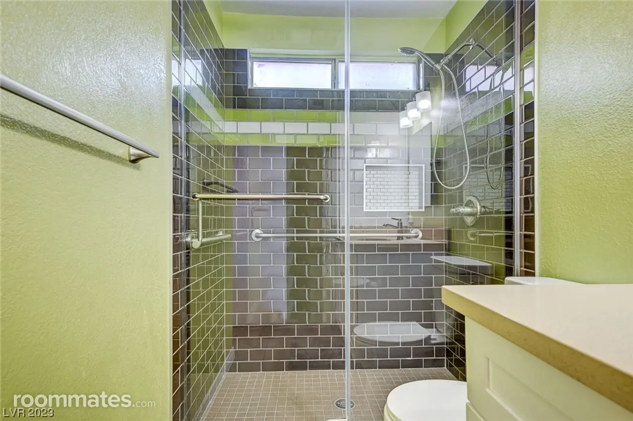 Profile photo 5 of 12