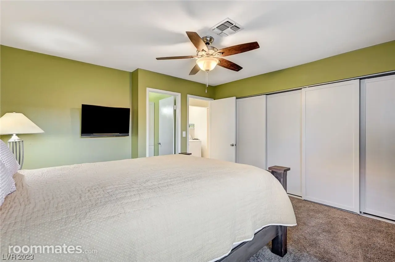 Profile photo 10 of 12