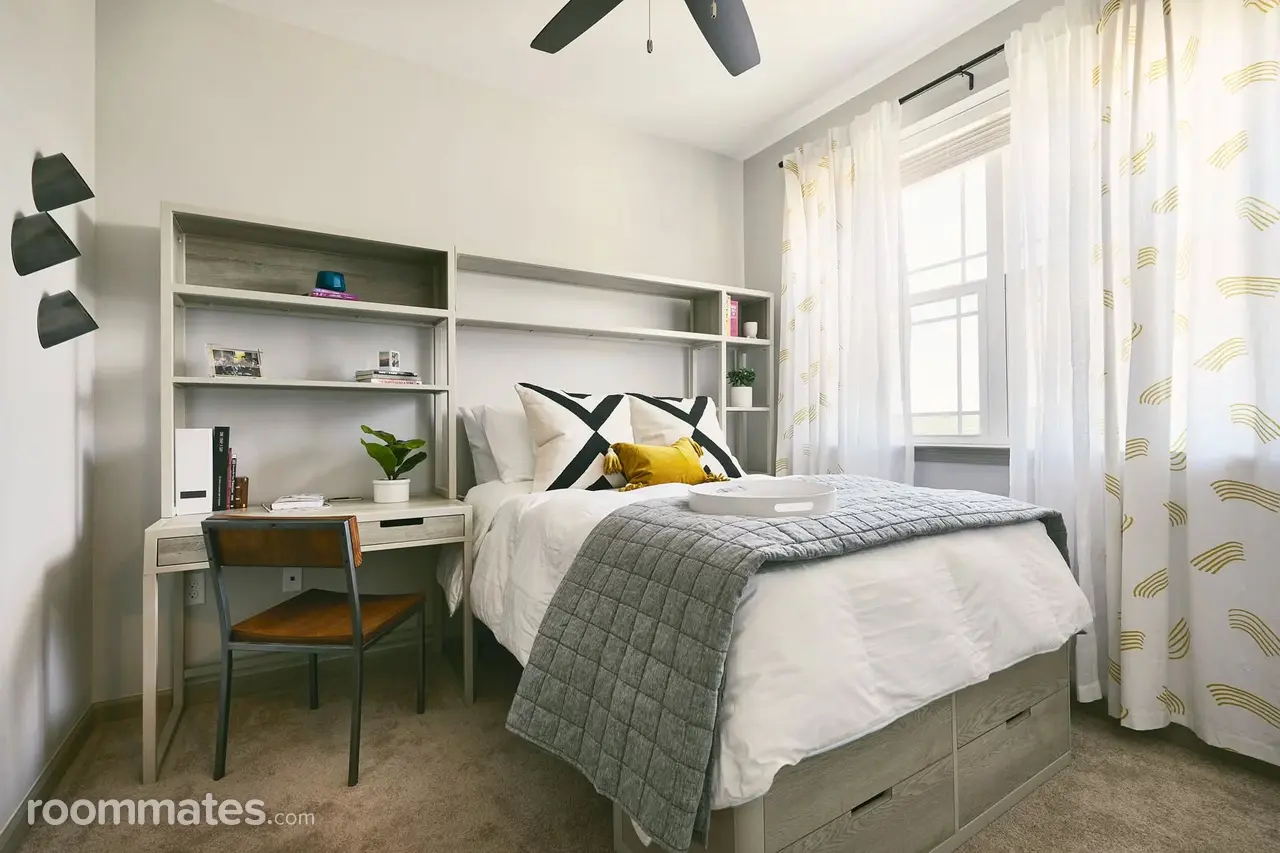 Profile photo 3 of 6