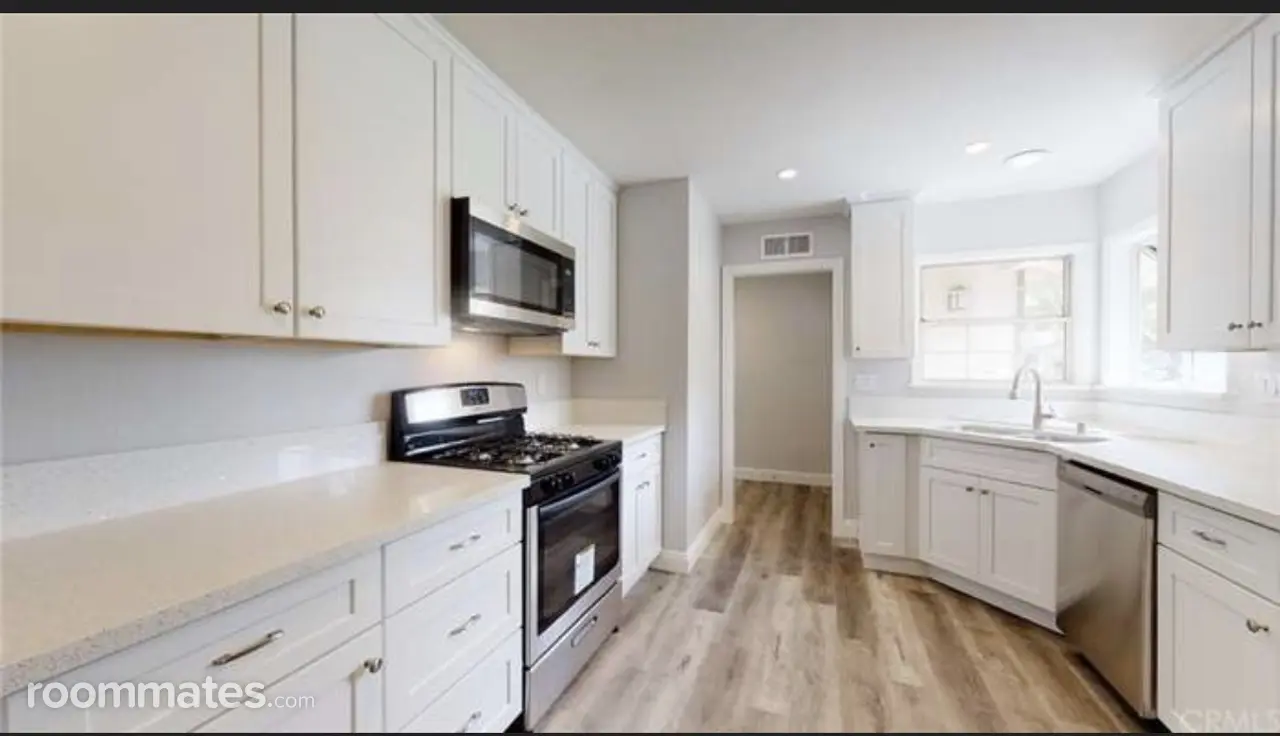 Room for rent in Anaheim, CA $2650, house