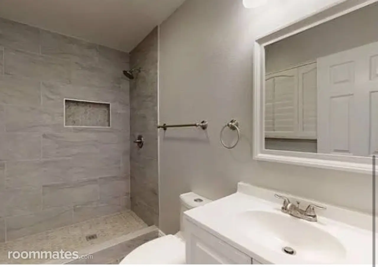 Room for rent in Anaheim, CA $1600, house