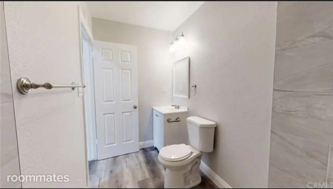 Profile photo 4 of 10