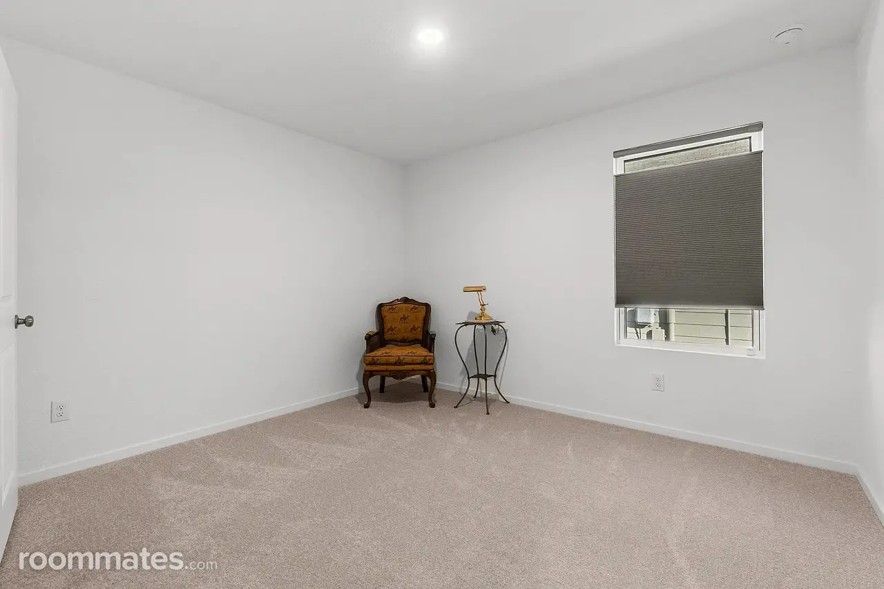 Profile photo 3 of 8