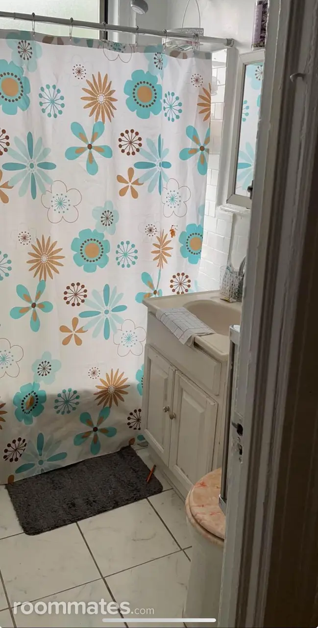 Profile photo 3 of 4