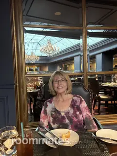 Roommate looking Overland Park KS, $1100