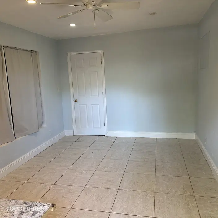 Room for rent in Dania Beach, FL $1200, house