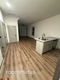 Room for rent in Fayetteville, AR $900, house