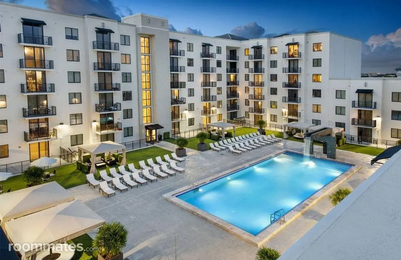 Profile photo 11 of 11