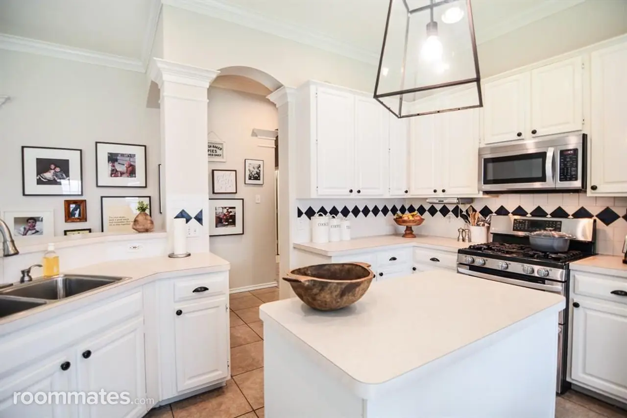 Profile photo 3 of 9