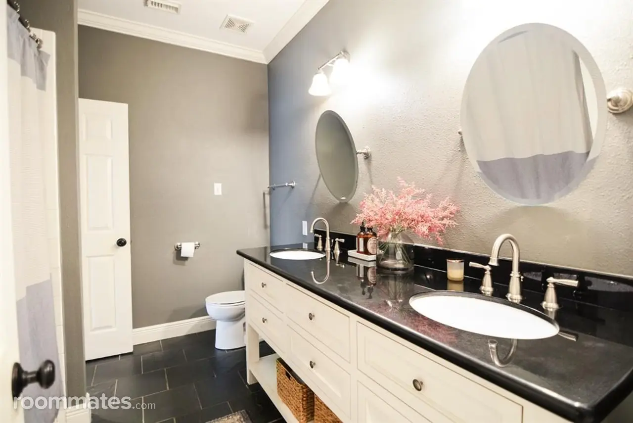 Profile photo 4 of 9