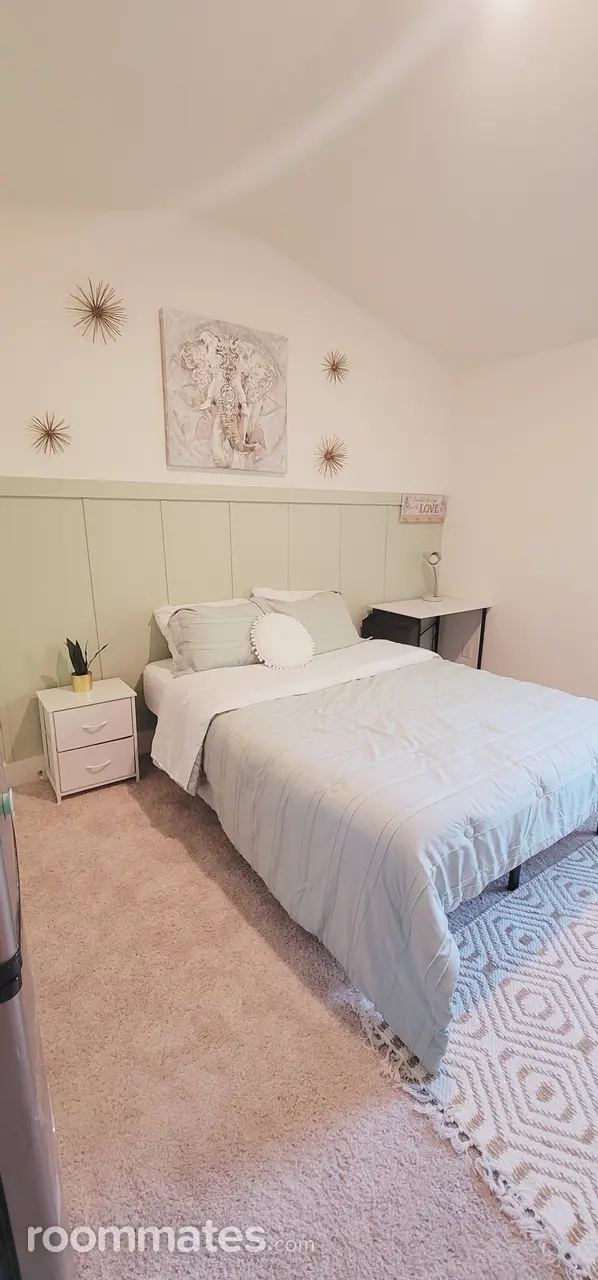 Profile photo 3 of 6