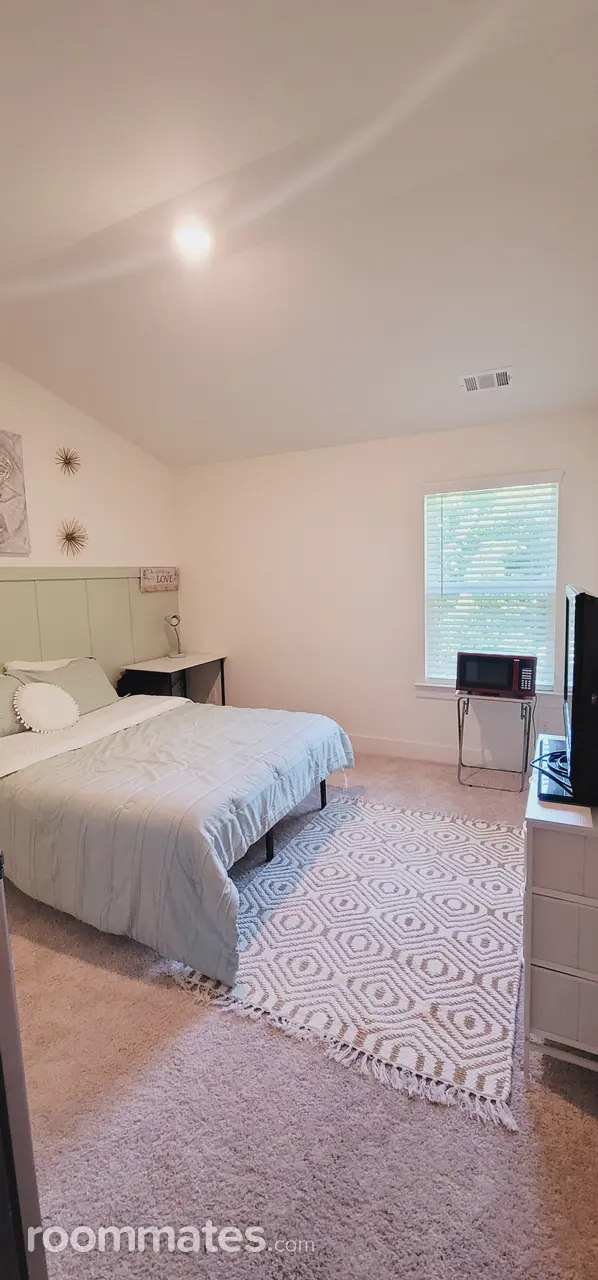 Profile photo 4 of 6