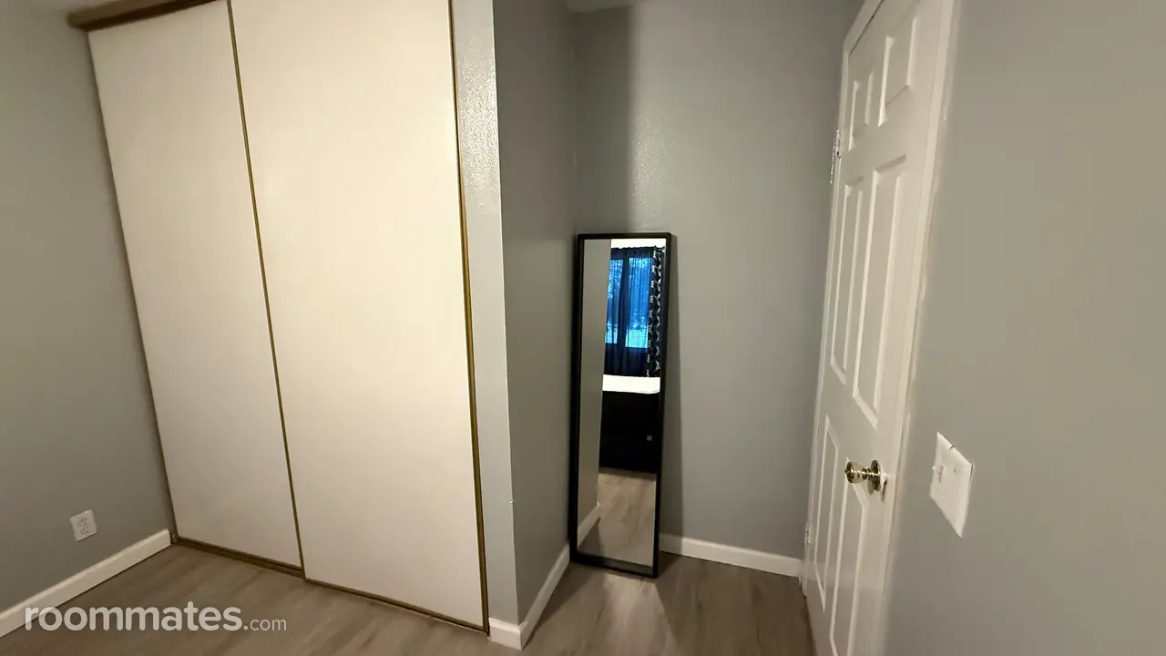 Profile photo 5 of 12