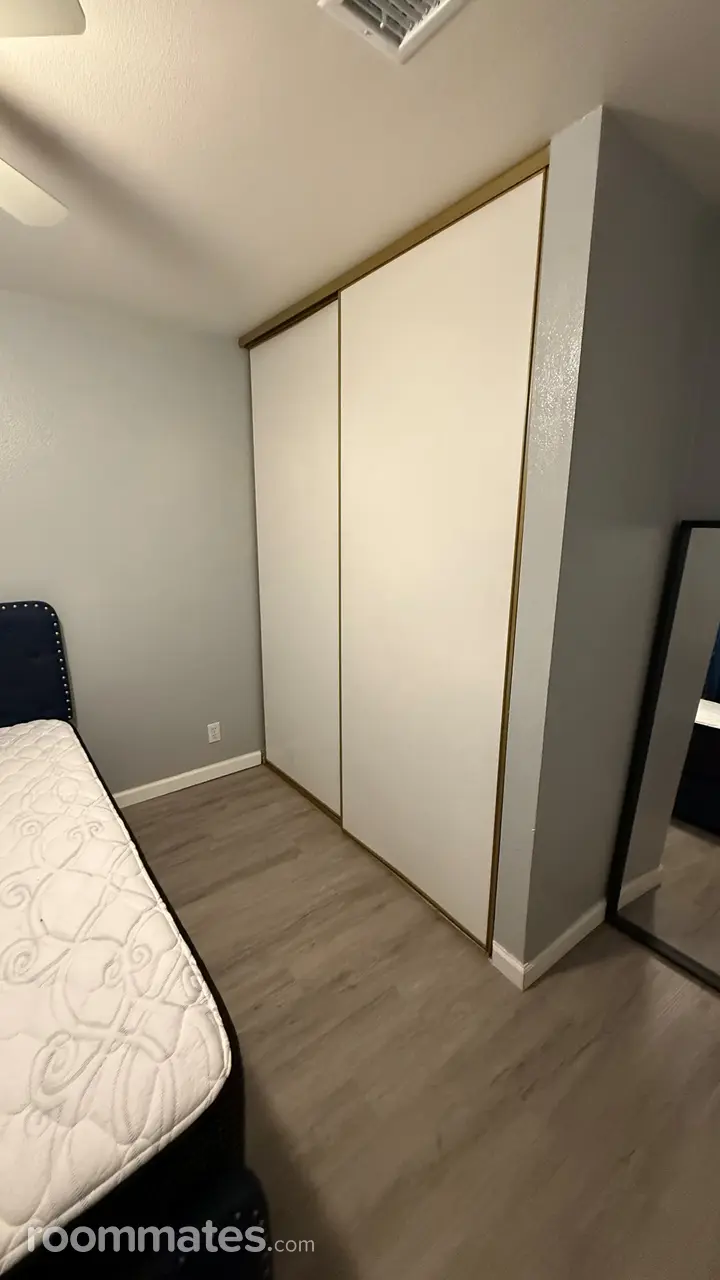 Profile photo 8 of 12