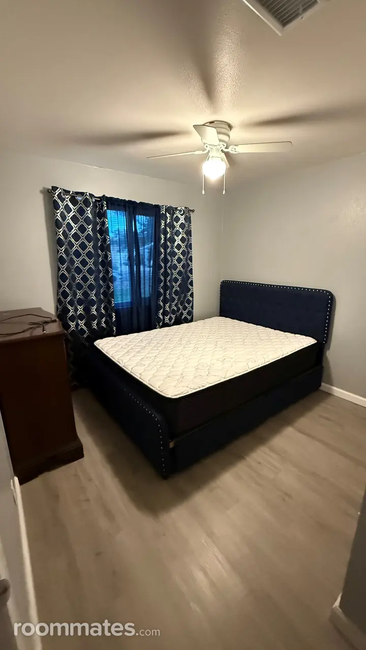 Profile photo 3 of 12