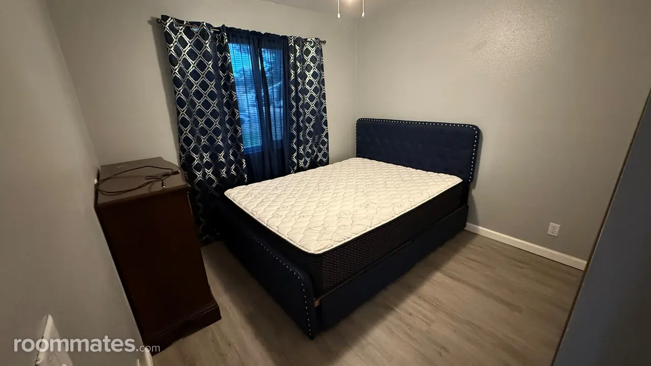 Profile photo 4 of 12