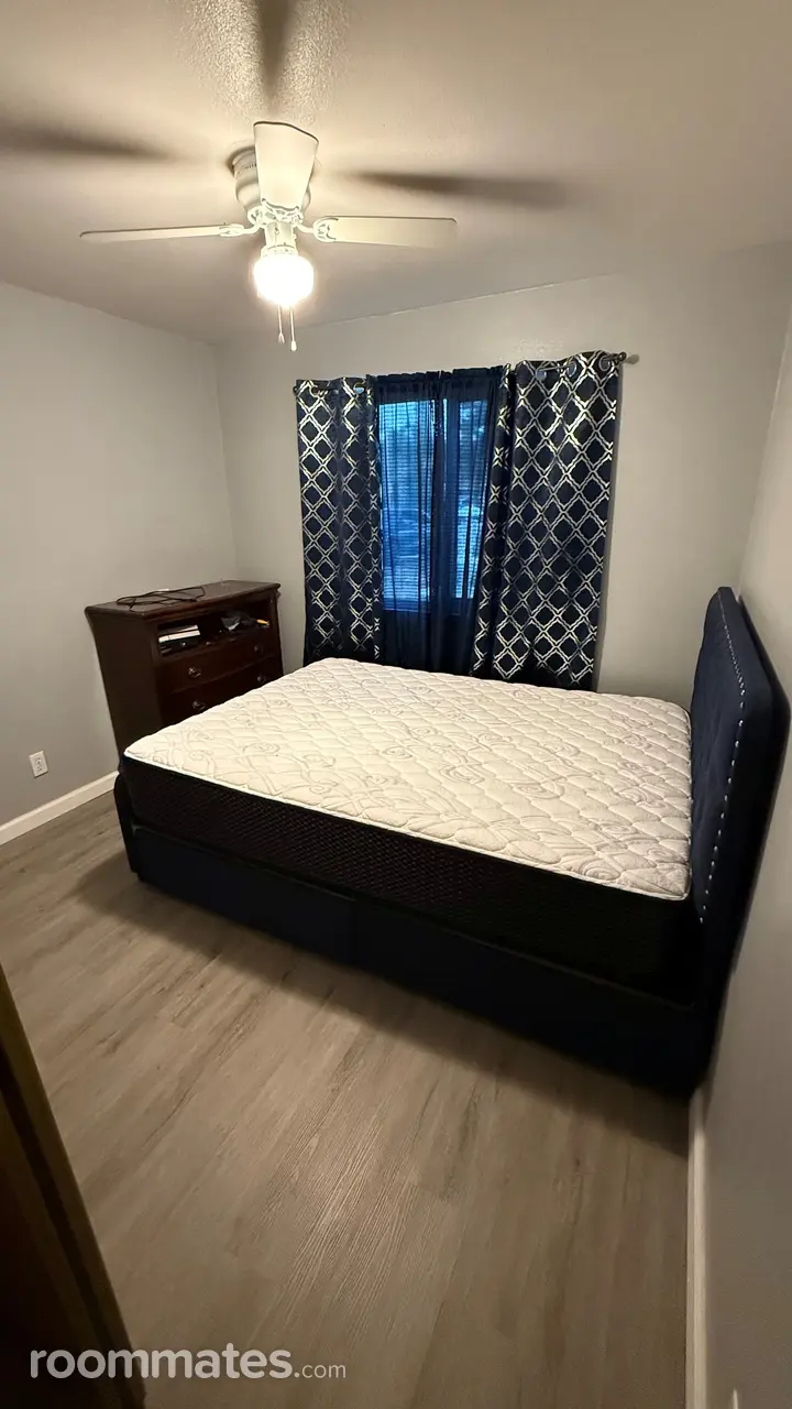 Profile photo 9 of 12