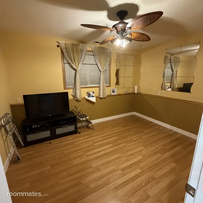 Room for rent in Kent, WA $900, house
