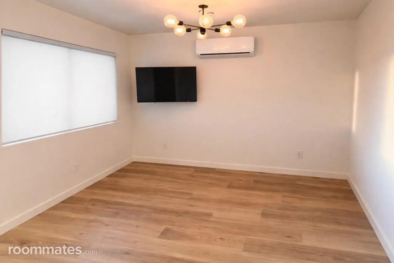 Profile photo 4 of 11