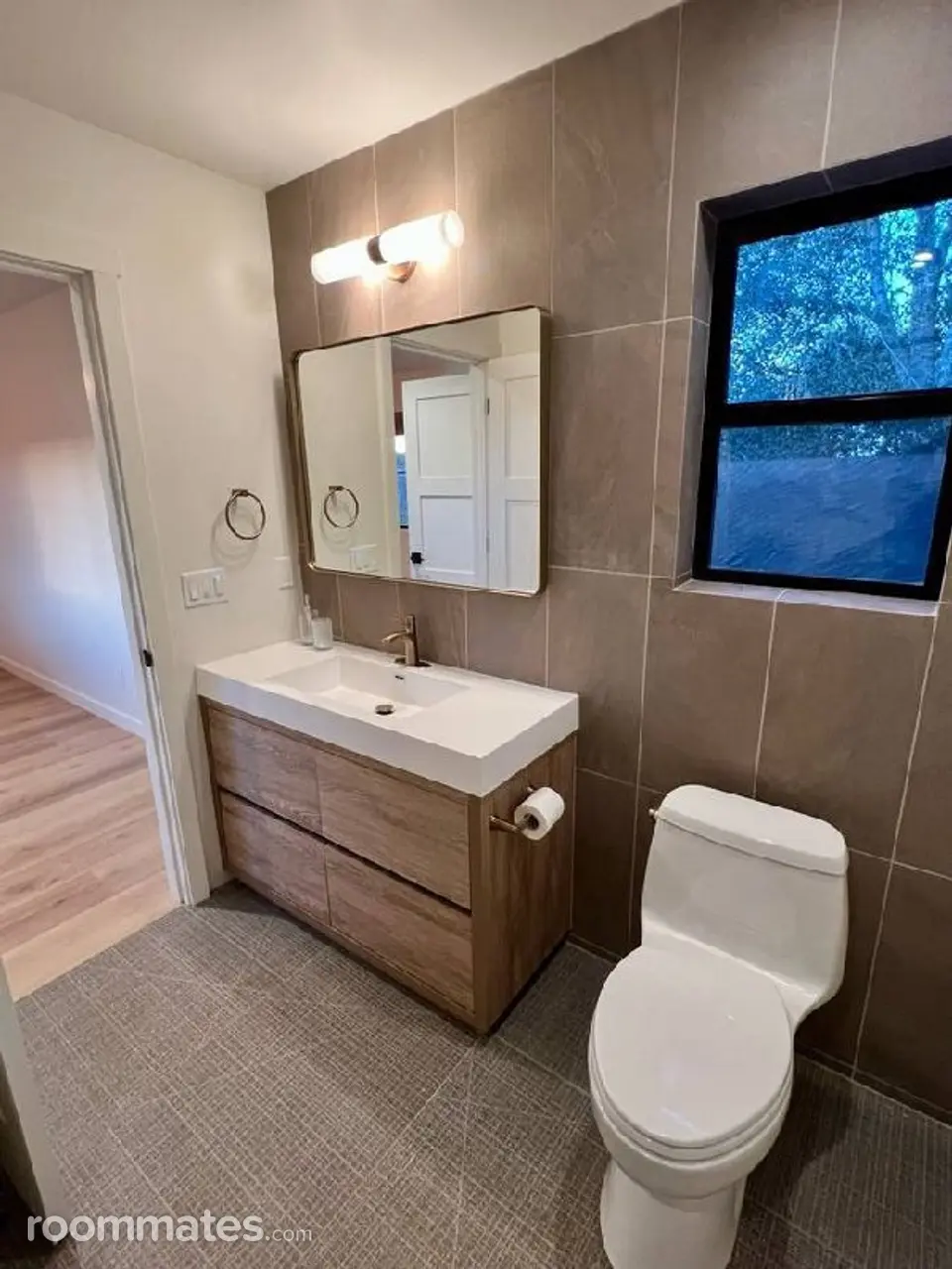 Profile photo 3 of 11