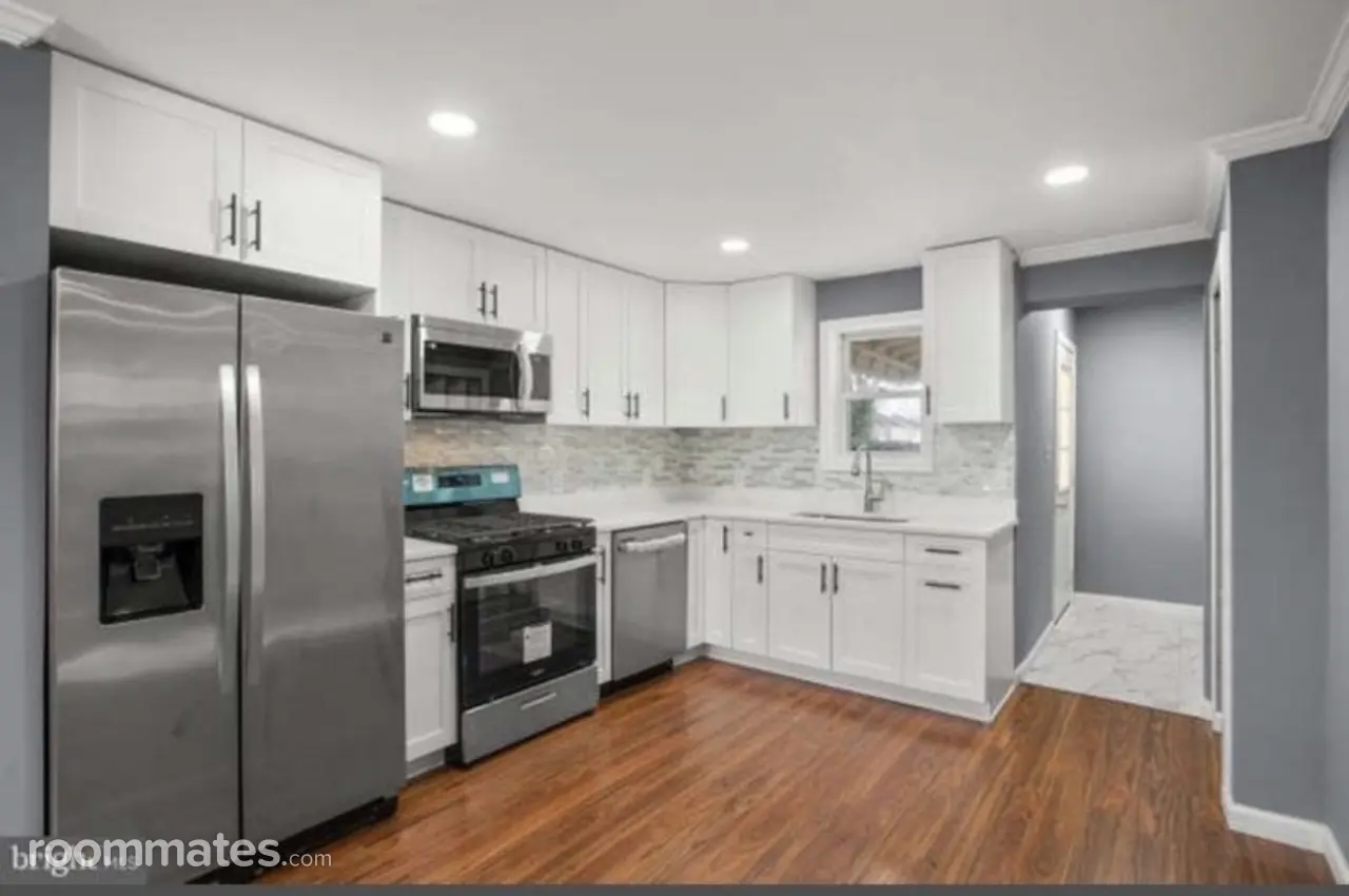 Profile photo 4 of 18