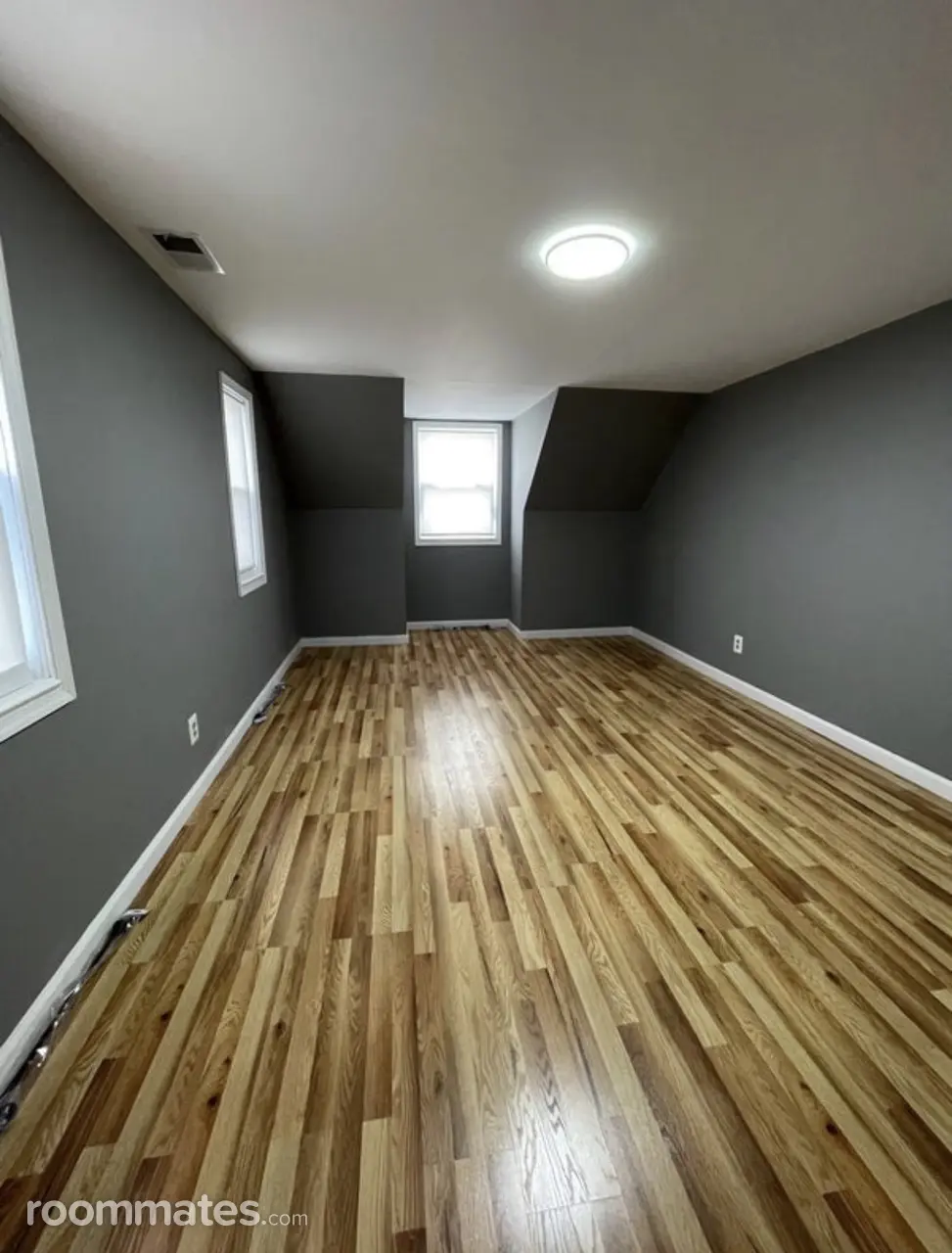 Profile photo 6 of 18