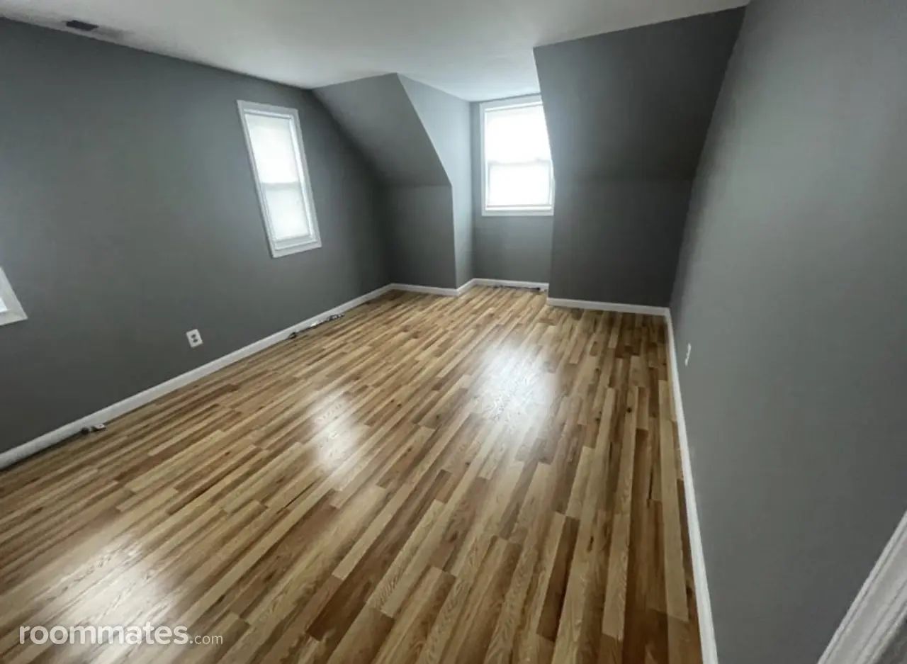 Profile photo 10 of 18