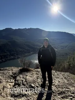 Roommate looking Issaquah, WA, $1500