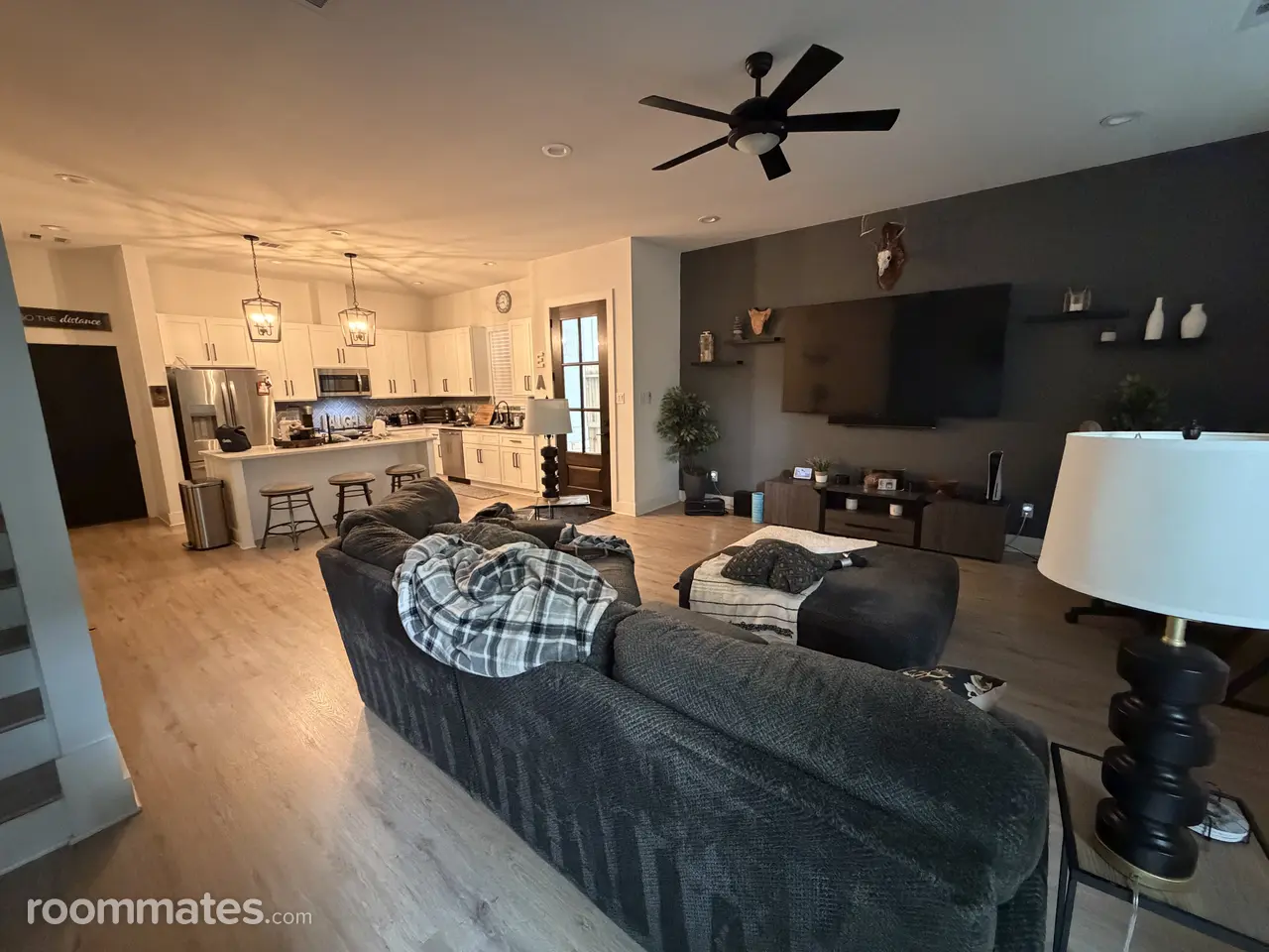 Profile photo 4 of 8