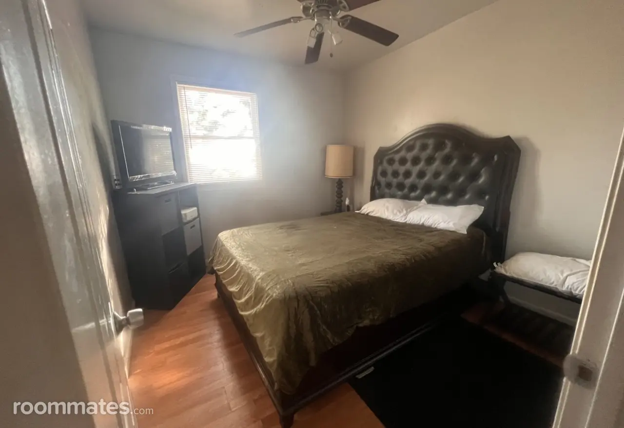 Profile photo 3 of 3