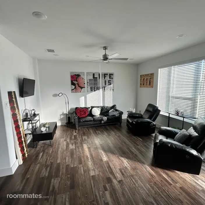 Room for rent in Crowley, TX $900, townhouse