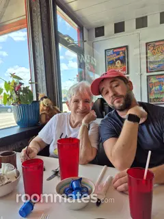 Roommate looking Lombard, IL, $2000