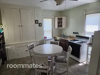 Room for rent in Akron, OH $400, house