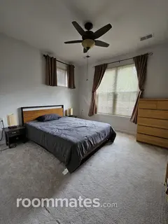 Room for rent in Alexandria, VA $1000, condo