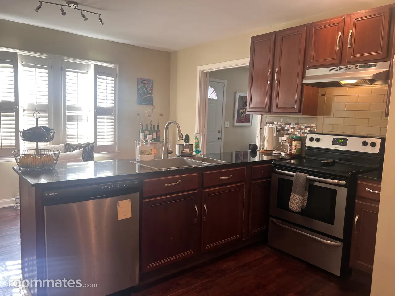 Profile photo 6 of 16