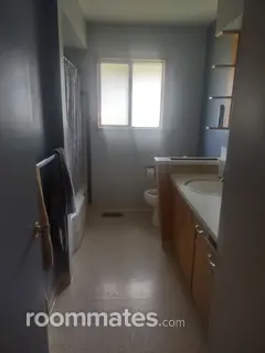 Room for rent in Portland, OR $700, house