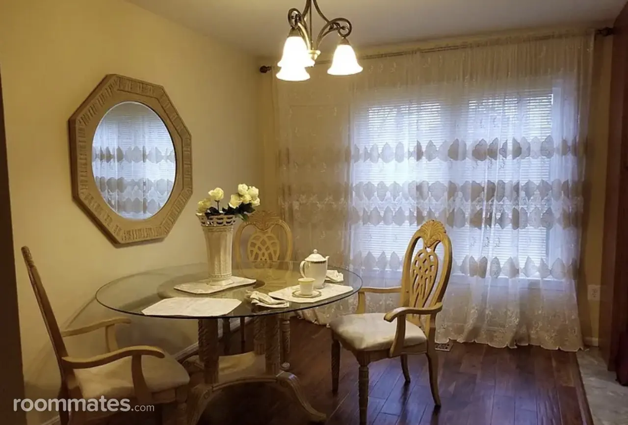 Profile photo 3 of 6