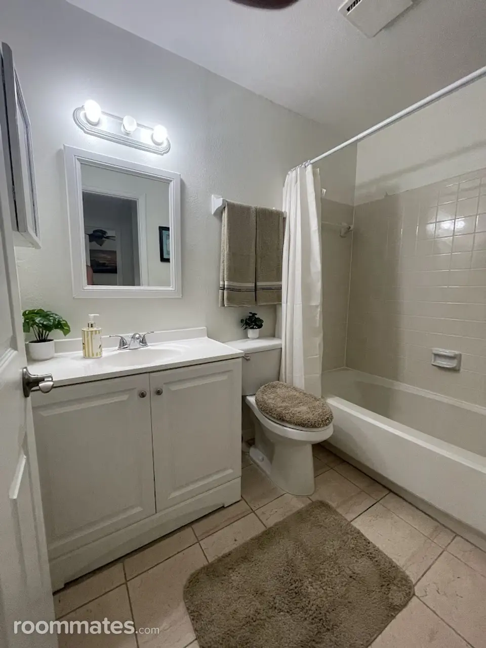 Profile photo 7 of 14