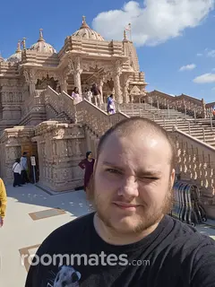 Roommate looking Riverside, CA, $1000