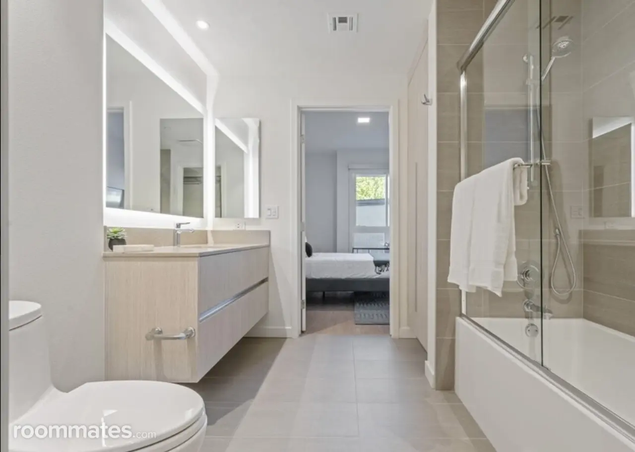 Profile photo 8 of 9