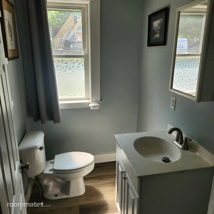 Room for rent in Concord, NH $975, house