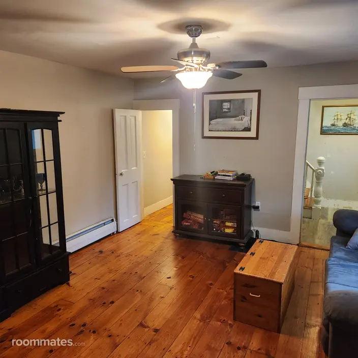 Room for rent in Concord, NH $975, house