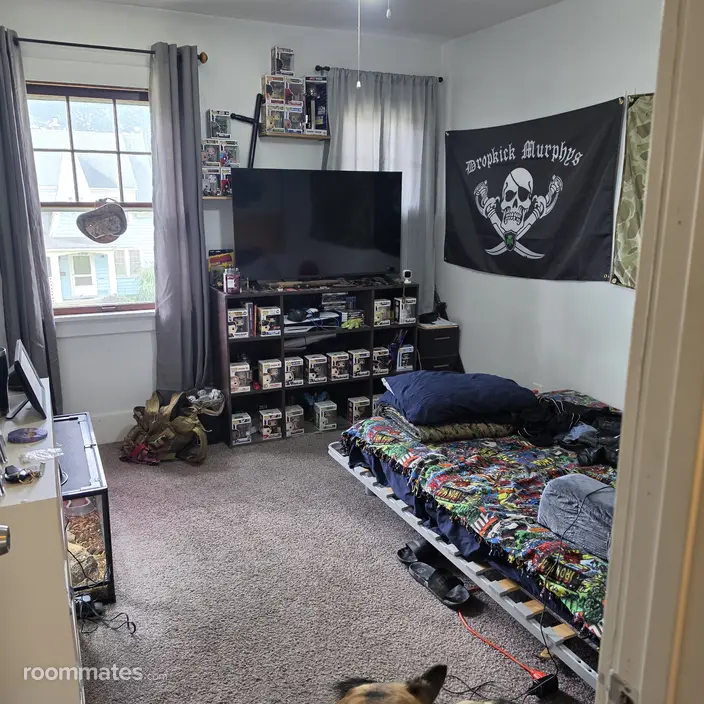 Room for rent in Toledo, OH $800, house