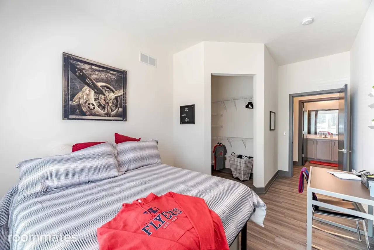 Profile photo 4 of 8