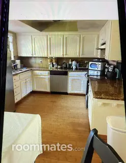 Room for rent in Fresno, CA $700, house