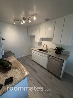 Room for rent in Tustin, CA $1500, condo